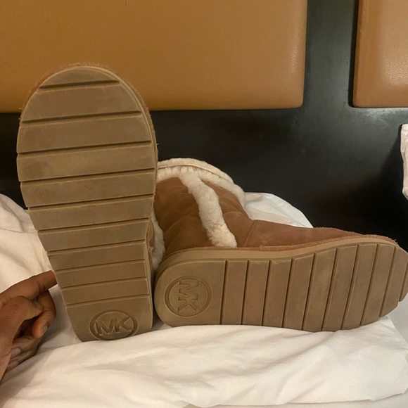 Authentic Michael kors suede fur boots tan - Picture 3 of 11